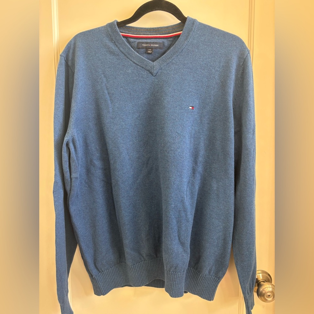 Tommy Hilfiger Men's V-Neck Sweater in Navy Size L Cotton
